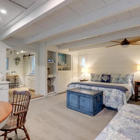 Nantucket Hide-Away Cottage On Saint Marys River!